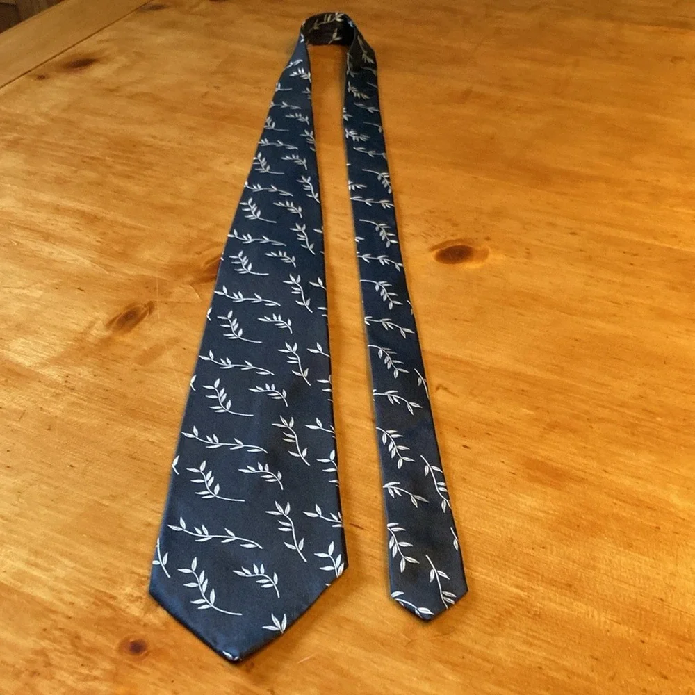 Geoffrey Beene Mens‎ Silk Tie Gray Silver Leaf Vine Pattern Formal Business Boho